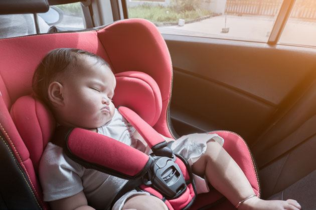 when can a child face forward in a car seat