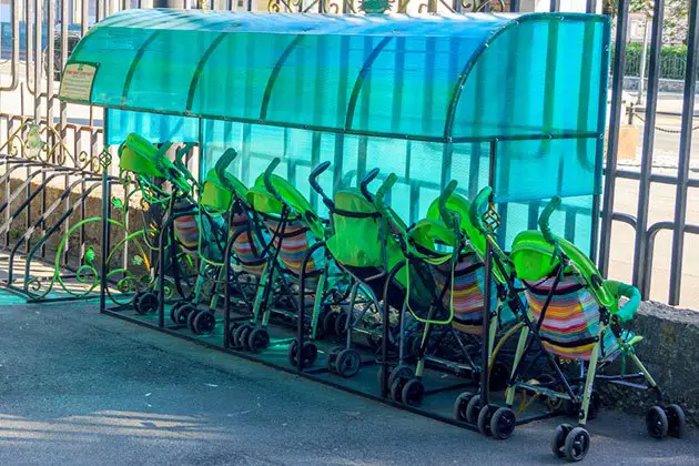 how to rent a stroller at disneyland
