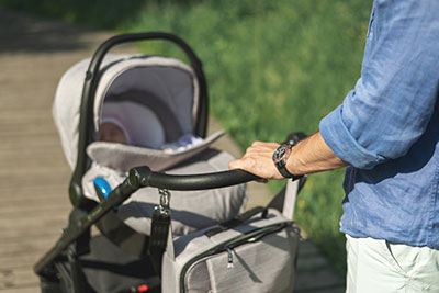 how to use a stroller with a newborn